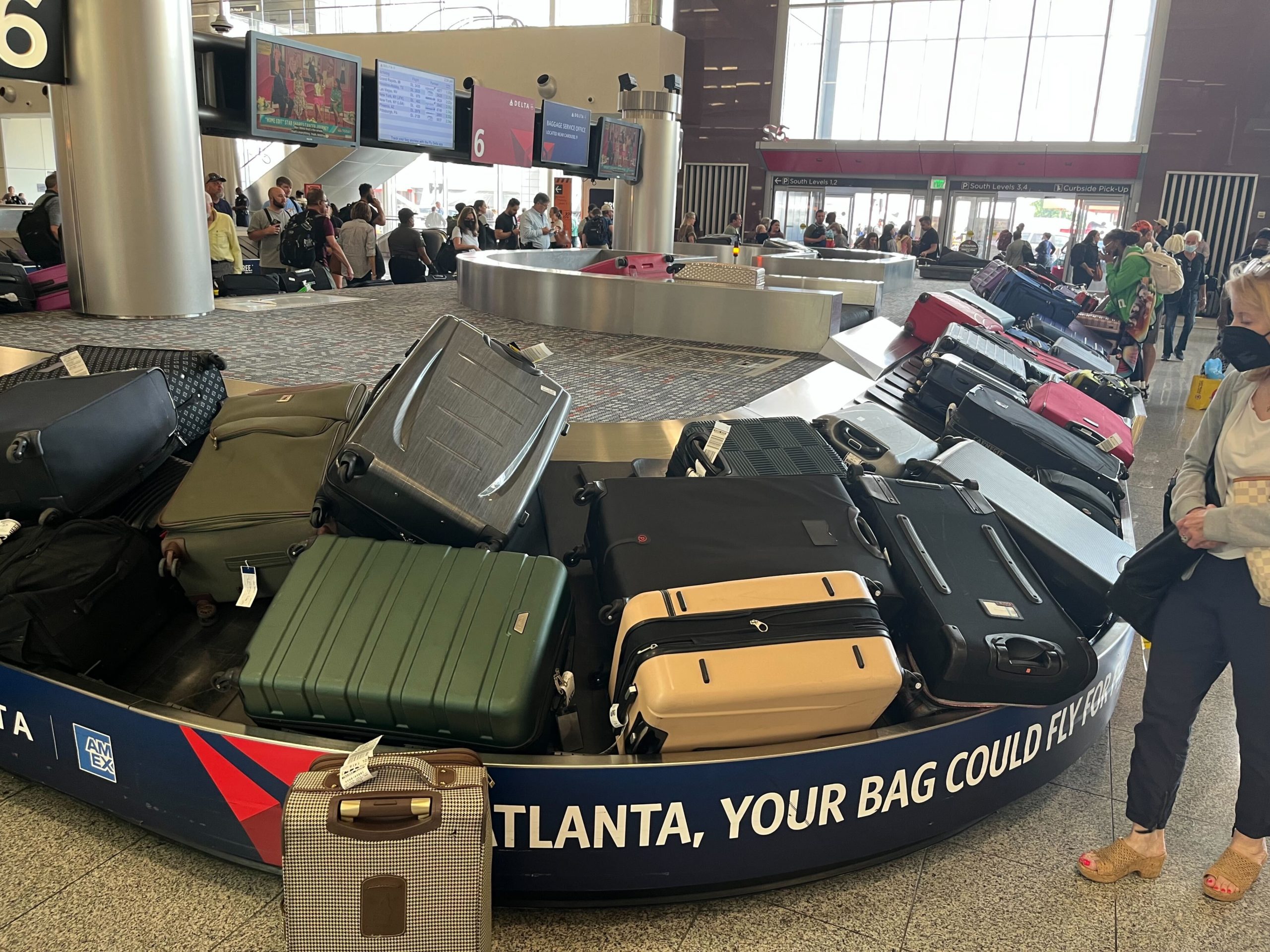 Luggage backup at airport on the way to PILMMA Super Summit